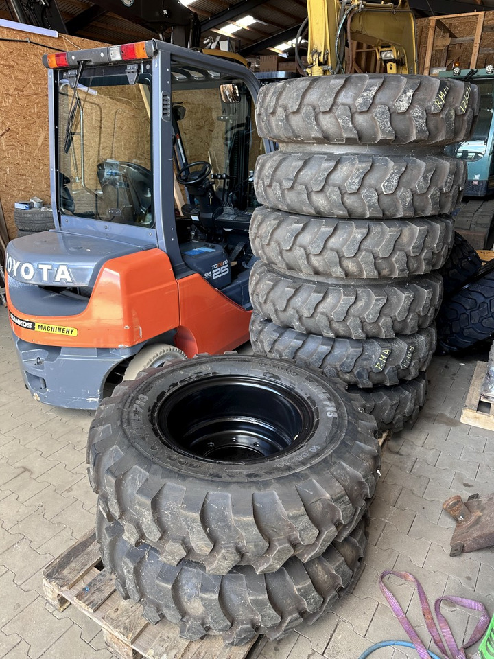 Apollo 10.00 - 20 Apollo Kompletträder - Complet tires - Pneumatiky pro Kolesové rýpadlo: obrázek 1 Apollo 10.00 - 20 Apollo Kompletträder - Complet tires - Pneumatiky pro Kolesové rýpadlo: obrázek 1