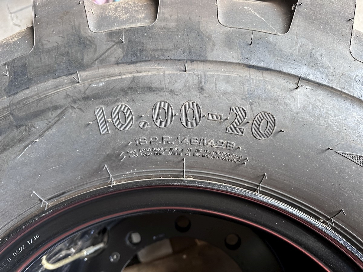 Apollo 10.00 - 20 Apollo Kompletträder - Complet tires - Pneumatiky pro Kolesové rýpadlo: obrázek 5 Apollo 10.00 - 20 Apollo Kompletträder - Complet tires - Pneumatiky pro Kolesové rýpadlo: obrázek 5