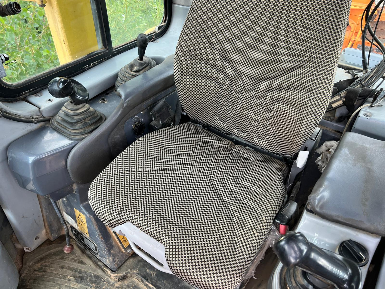 KOMATSU D 61 PX-15 Ripper 3Mtr.+Klima Deutsche Maschine! - Buldozer: obrázek 5 KOMATSU D 61 PX-15 Ripper 3Mtr.+Klima Deutsche Maschine! - Buldozer: obrázek 5