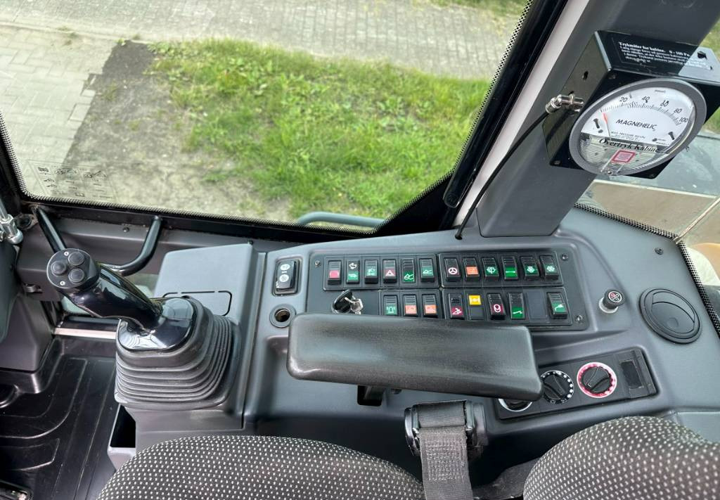 Liebherr L 514 Stereo +30 Kmh Klima 3er Kreis Greifschaufel leasing Liebherr L 514 Stereo +30 Kmh Klima 3er Kreis Greifschaufel: obrázek 11 Liebherr L 514 Stereo +30 Kmh Klima 3er Kreis Greifschaufel leasing Liebherr L 514 Stereo +30 Kmh Klima 3er Kreis Greifschaufel: obrázek 11