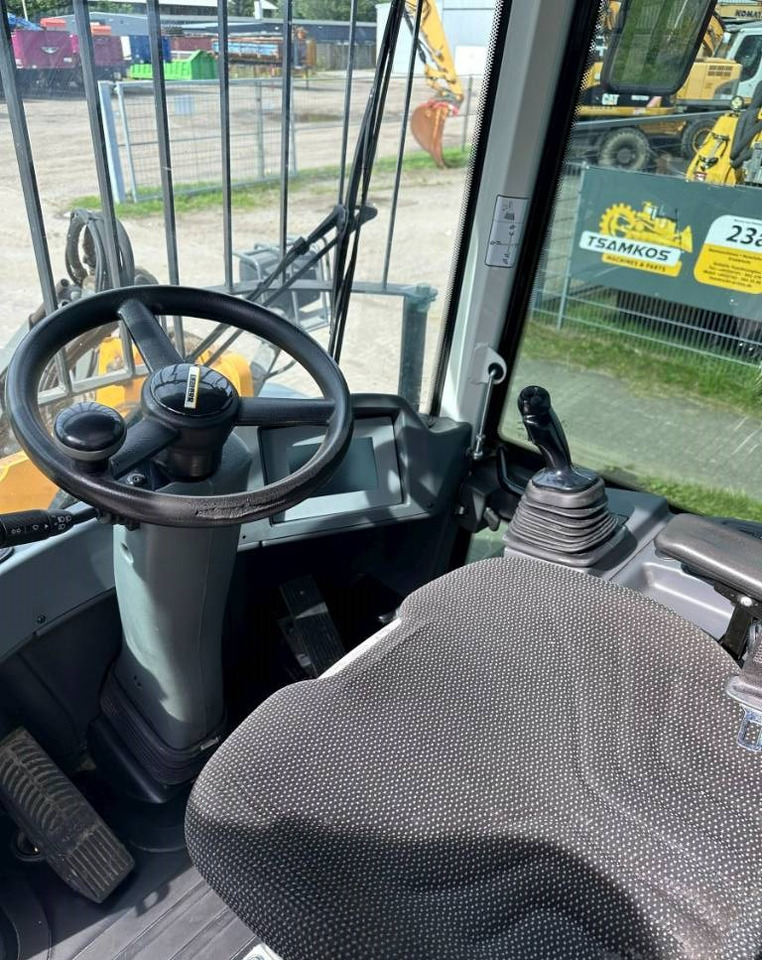 Liebherr L 514 Stereo +30 Kmh Klima 3er Kreis Greifschaufel leasing Liebherr L 514 Stereo +30 Kmh Klima 3er Kreis Greifschaufel: obrázek 13 Liebherr L 514 Stereo +30 Kmh Klima 3er Kreis Greifschaufel leasing Liebherr L 514 Stereo +30 Kmh Klima 3er Kreis Greifschaufel: obrázek 13