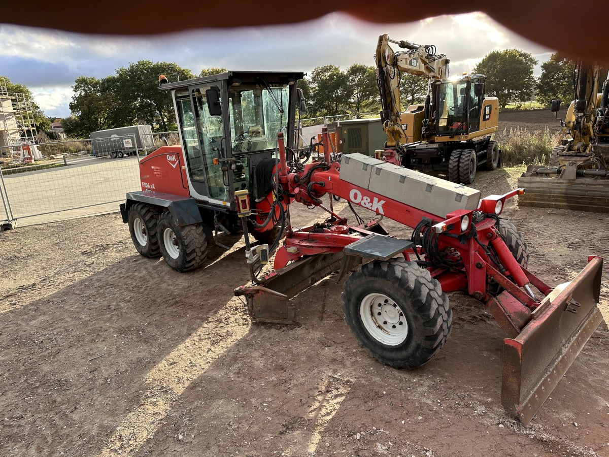 NEW HOLLAND F 106.5 - 6x6 Laser Topcon- Klima Cummins 6 Zyl. - Grejdr: obrázek 4 NEW HOLLAND F 106.5 - 6x6 Laser Topcon- Klima Cummins 6 Zyl. - Grejdr: obrázek 4