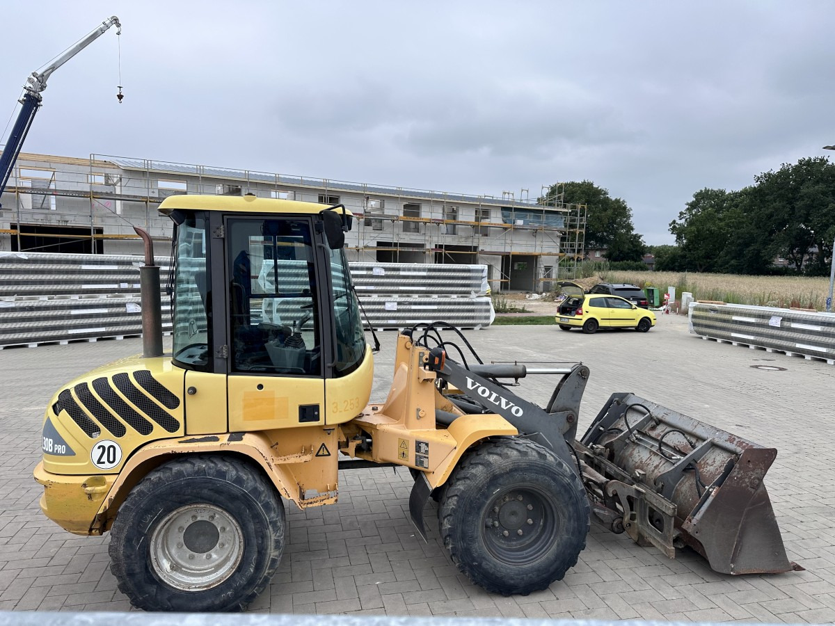 VOLVO L 30 B PRO 3er Kreis Klappschaufel+Palettengabel - Kolový nakladač: obrázek 2 VOLVO L 30 B PRO 3er Kreis Klappschaufel+Palettengabel - Kolový nakladač: obrázek 2