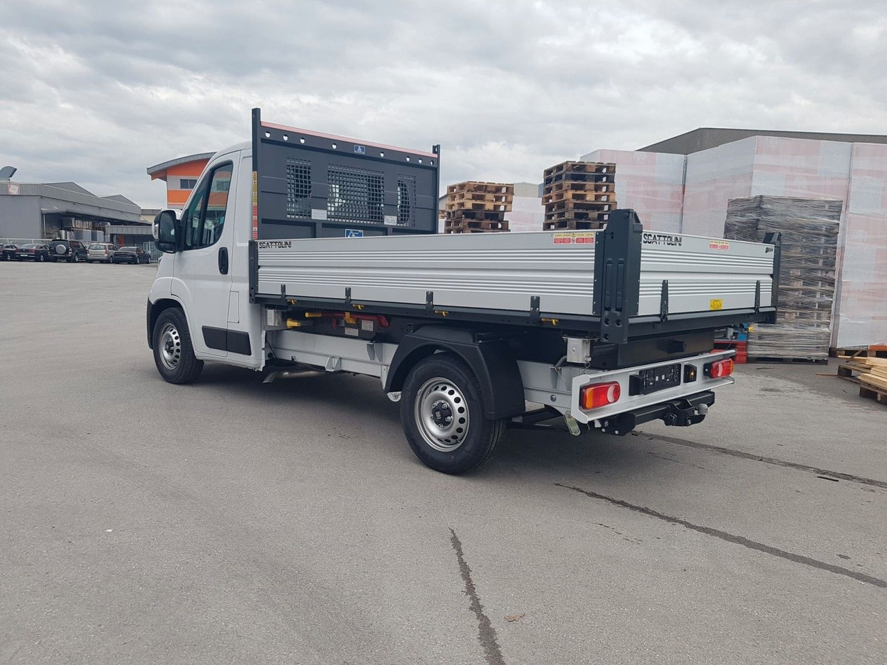 Fiat Ducato 35H L2H1 EKA 3-Seiten-Kipper 180 PS AHK - Dodávka sklápěč: obrázek 5 Fiat Ducato 35H L2H1 EKA 3-Seiten-Kipper 180 PS AHK - Dodávka sklápěč: obrázek 5