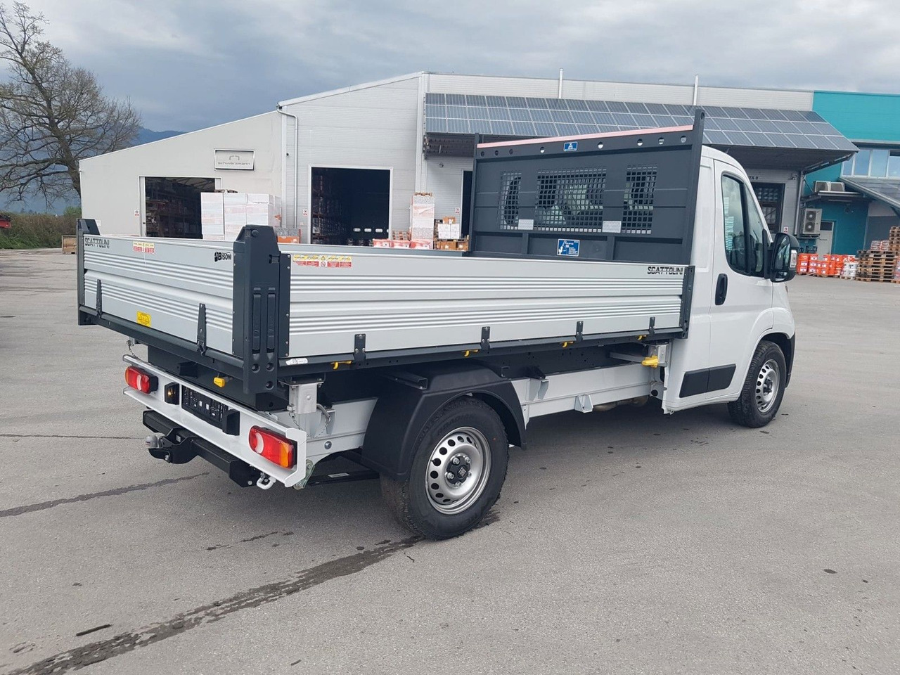 Fiat Ducato 35H L2H1 EKA 3-Seiten-Kipper 180 PS AHK - Dodávka sklápěč: obrázek 4 Fiat Ducato 35H L2H1 EKA 3-Seiten-Kipper 180 PS AHK - Dodávka sklápěč: obrázek 4