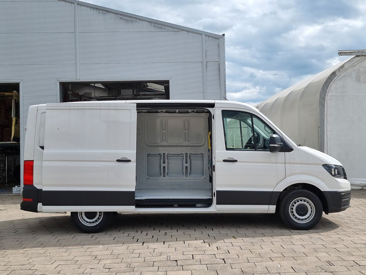 Volkswagen Crafter 35 L3H2 140 PS MJ 2025 Lager - Furgon: obrázek 5 Volkswagen Crafter 35 L3H2 140 PS MJ 2025 Lager - Furgon: obrázek 5