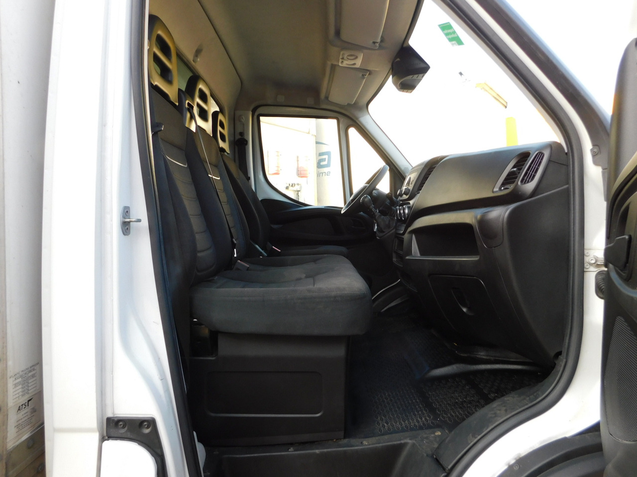 Iveco 35c16h30 - Dodávka skřín: obrázek 5 Iveco 35c16h30 - Dodávka skřín: obrázek 5