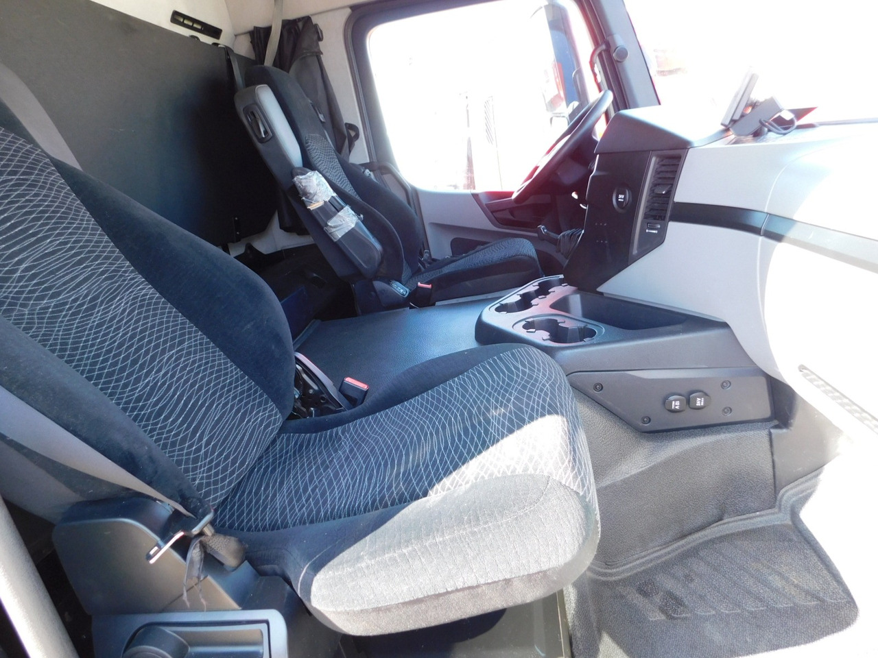 Mercedes Antos - Chladírenský nákladní automobil: obrázek 5 Mercedes Antos - Chladírenský nákladní automobil: obrázek 5