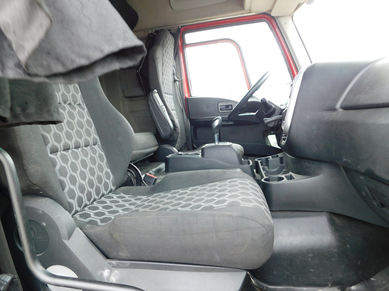 Ford 1848t 4x2 scab e6 12tx2620 - Tahač: obrázek 5 Ford 1848t 4x2 scab e6 12tx2620 - Tahač: obrázek 5