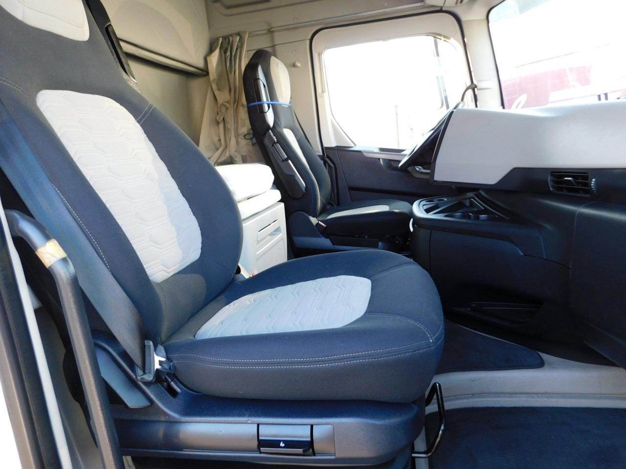 Ford F max 4x2 scab e6 12s2620 - Tahač: obrázek 5 Ford F max 4x2 scab e6 12s2620 - Tahač: obrázek 5