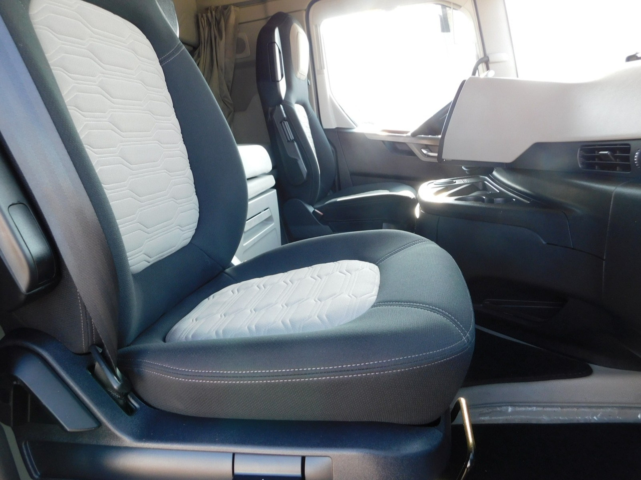 Ford F max 4x2 scab e6 12tx2620 ecotorq - Tahač: obrázek 5 Ford F max 4x2 scab e6 12tx2620 ecotorq - Tahač: obrázek 5