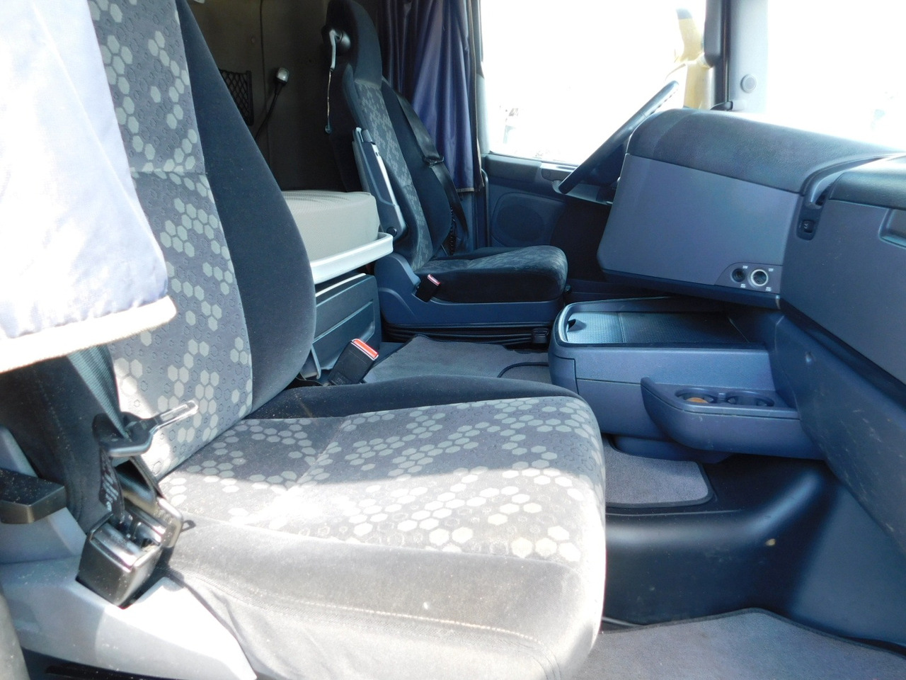 Scania R450 - Tahač: obrázek 5 Scania R450 - Tahač: obrázek 5