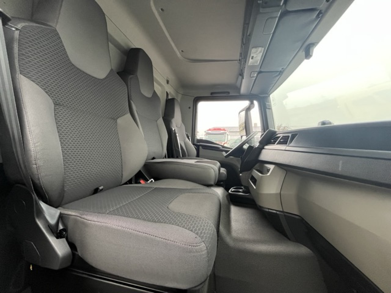 MAN TGL 12.250 4x2 BL CH Euro6 Klima AHK Luftfeder ZV - Skříňový nákladní auto: obrázek 3 MAN TGL 12.250 4x2 BL CH Euro6 Klima AHK Luftfeder ZV - Skříňový nákladní auto: obrázek 3