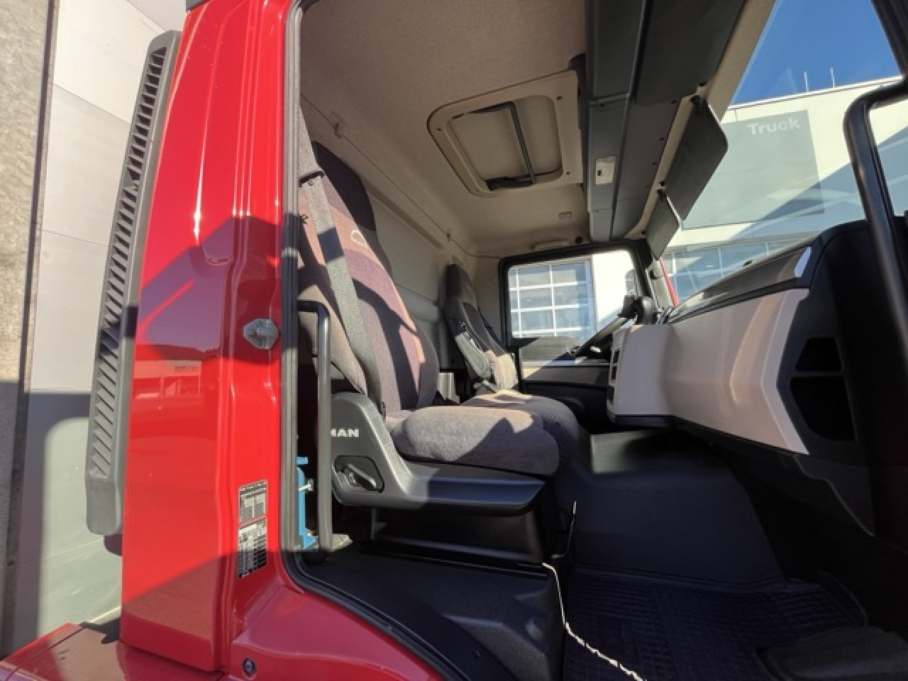 MAN TGM 18.320 4x2 BL Durchladbar - mit Tandemhänger - Plachtový nákladní auto: obrázek 5 MAN TGM 18.320 4x2 BL Durchladbar - mit Tandemhänger - Plachtový nákladní auto: obrázek 5