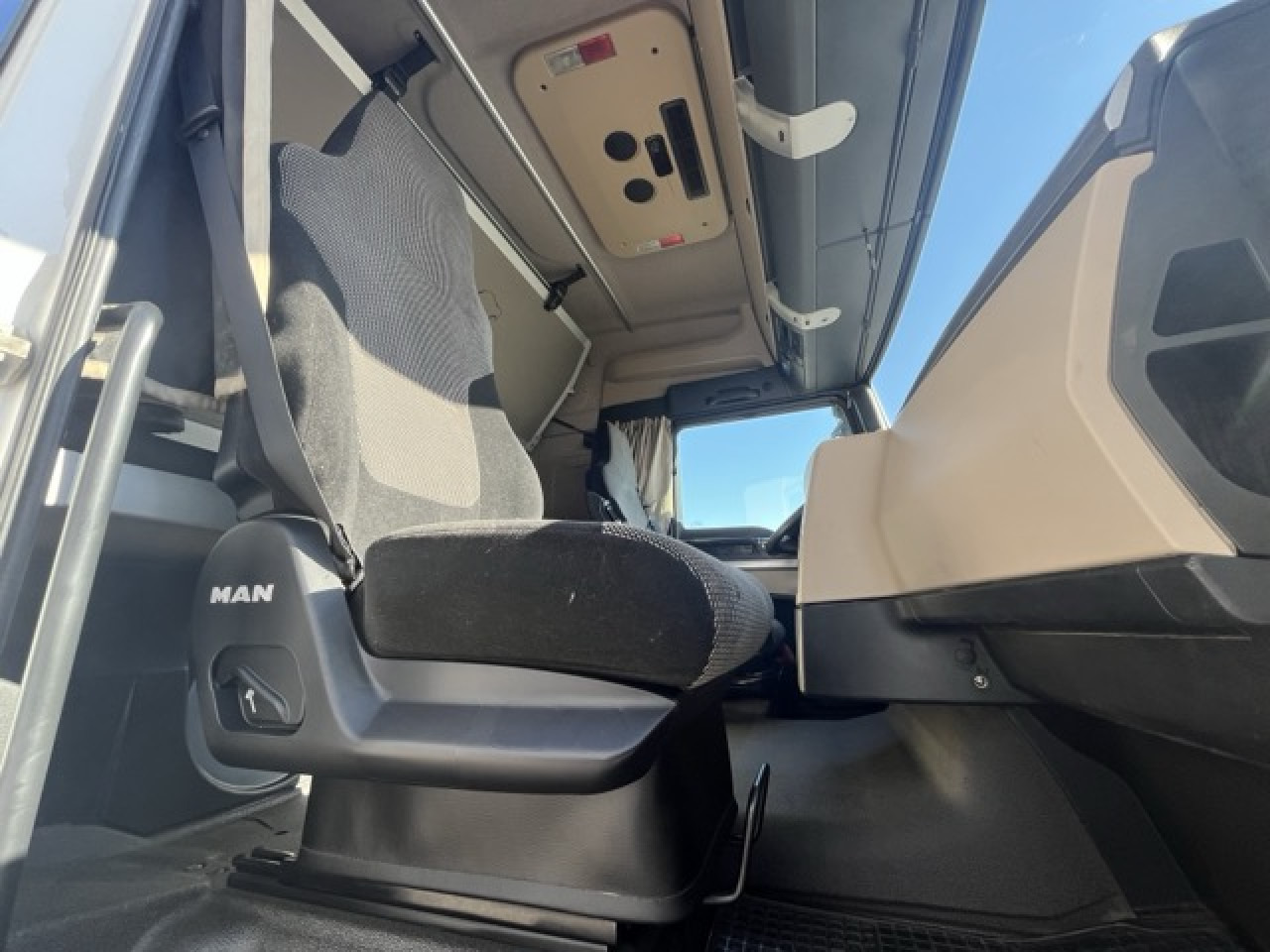 MAN TGX 18.460 4x2 BLS mit Kipphydraulik Euro6 Klima - Tahač: obrázek 2 MAN TGX 18.460 4x2 BLS mit Kipphydraulik Euro6 Klima - Tahač: obrázek 2