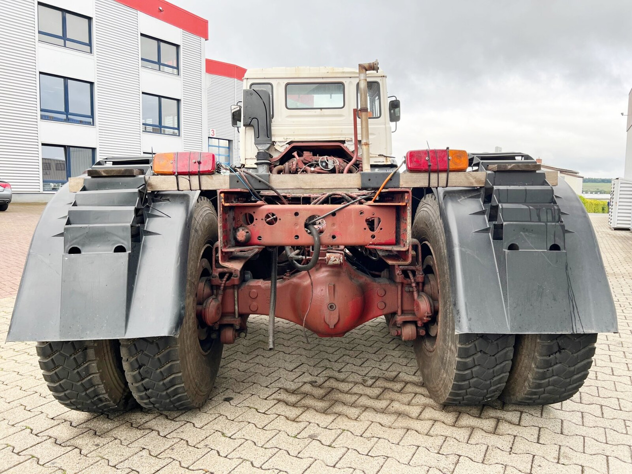 Interior photo 1: Podvozek s kabinou 260-34 AHW 6x6 260-34 AHW 6x6, V8, Manual, Full Steel
