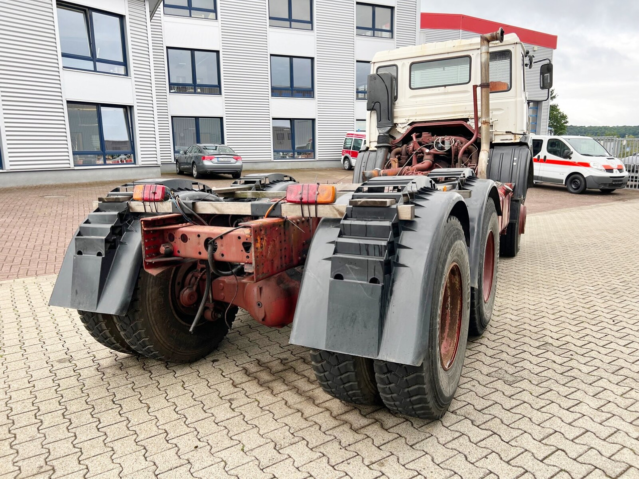 Podvozek s kabinou 260-34 AHW 6x6 260-34 AHW 6x6, V8, Manual, Full Steel: obrázek 10