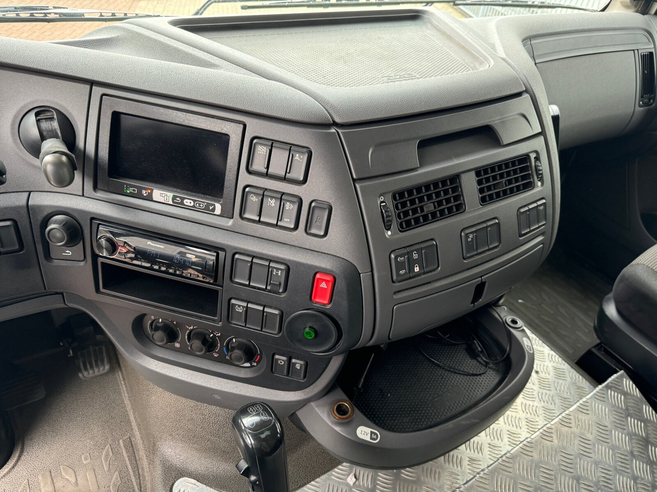 Nákladní automobil valníkový/ Plošinový DAF XF 410 FA 4x2 XF 410 FA 4x2, Fahrschule, 2x AHK, 6 Sitze: obrázek 6