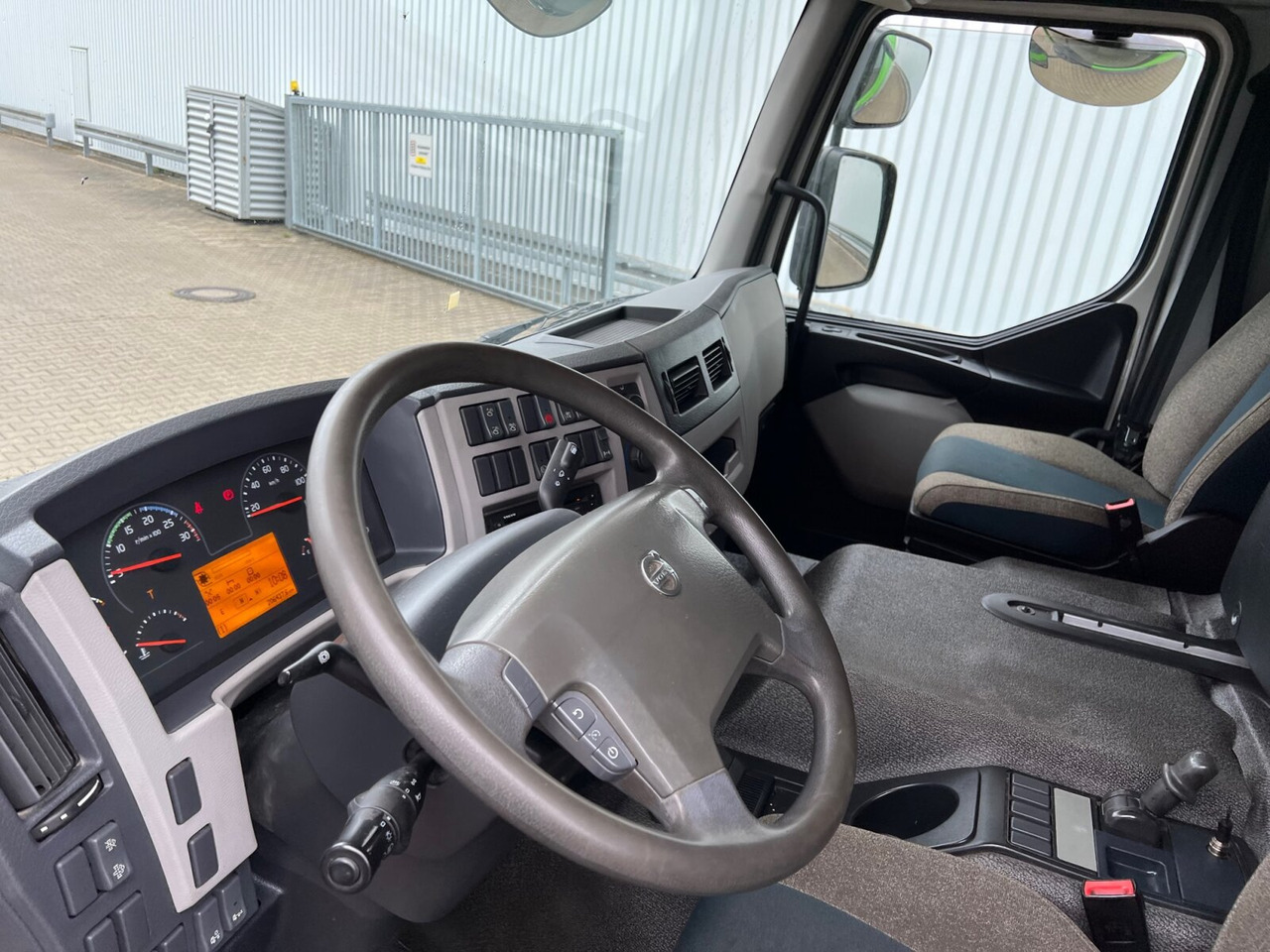 FE 320 4x2 FE 320 4x2 mit Zepro LBW - Skříňový nákladní auto: obrázek 3 FE 320 4x2 FE 320 4x2 mit Zepro LBW - Skříňový nákladní auto: obrázek 3
