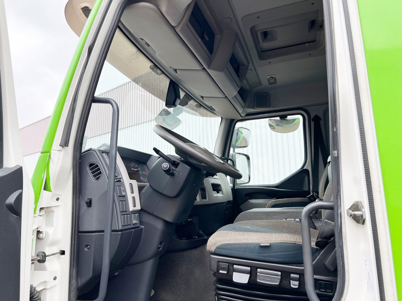 FE 320 4x2 FE 320 4x2 mit Zepro LBW - Skříňový nákladní auto: obrázek 2 FE 320 4x2 FE 320 4x2 mit Zepro LBW - Skříňový nákladní auto: obrázek 2