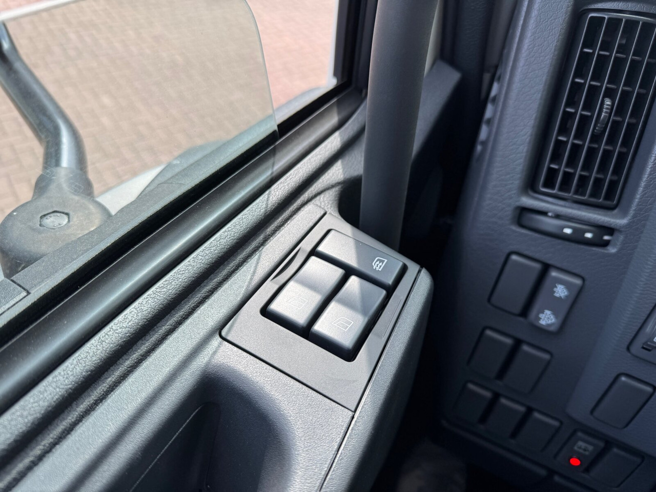Nový Sklápěč FL 280 4x4 FL 280 4x4: obrázek 6