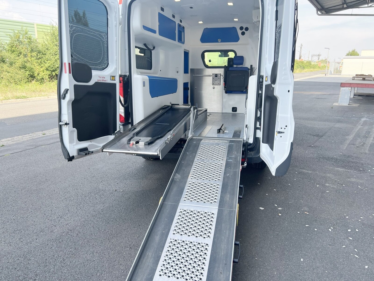 Ford Transit 2.2 TDCI 4x2 Transit 2.2 TDCI 4x2, Krankentransporter - Pohotovostní vůz: obrázek 4 Ford Transit 2.2 TDCI 4x2 Transit 2.2 TDCI 4x2, Krankentransporter - Pohotovostní vůz: obrázek 4
