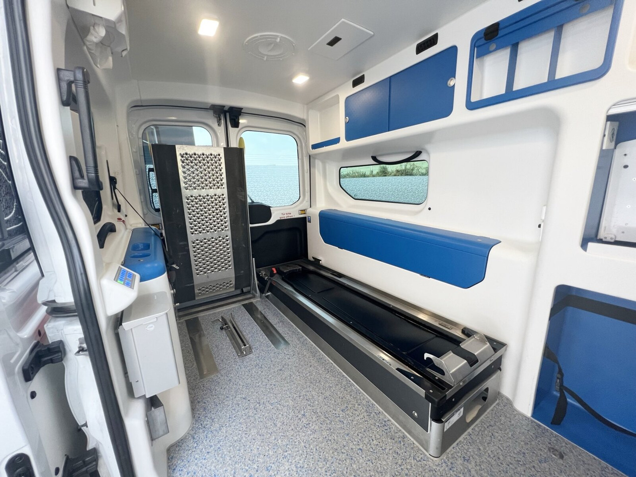 Ford Transit 2.2 TDCI 4x2 Transit 2.2 TDCI 4x2, Krankentransporter - Pohotovostní vůz: obrázek 3 Ford Transit 2.2 TDCI 4x2 Transit 2.2 TDCI 4x2, Krankentransporter - Pohotovostní vůz: obrázek 3