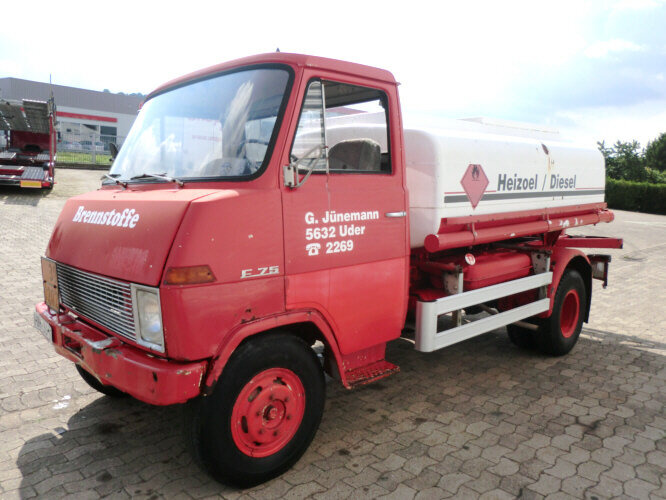 Hanomag F 75/35 Ki Hanomag-Henschel F 75/35 Ki, 5 cbm - Cisternové vozidlo: obrázek 3 Hanomag F 75/35 Ki Hanomag-Henschel F 75/35 Ki, 5 cbm - Cisternové vozidlo: obrázek 3