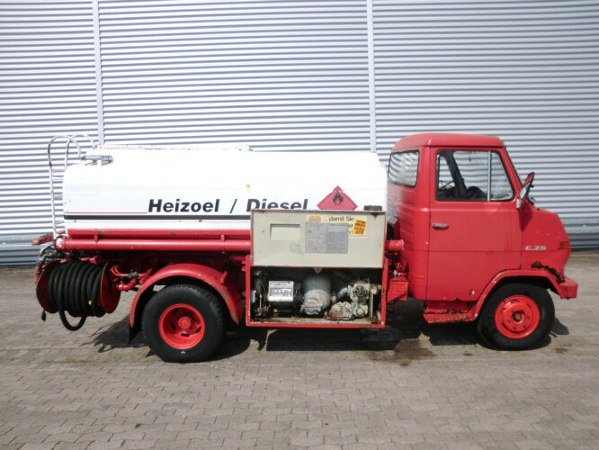 Hanomag F 75/35 Ki Hanomag-Henschel F 75/35 Ki, 5 cbm - Cisternové vozidlo: obrázek 4 Hanomag F 75/35 Ki Hanomag-Henschel F 75/35 Ki, 5 cbm - Cisternové vozidlo: obrázek 4