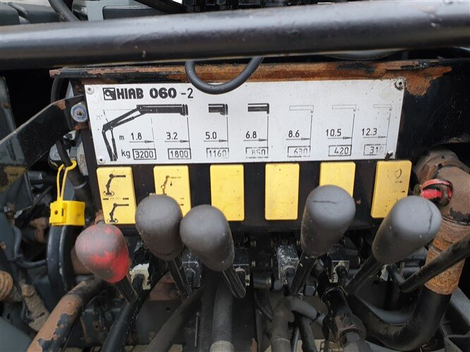 MAN 14.152 F 4x2 BB 14.152 F 4x2 BB mit Kran Hiab 060-2 - Hákový nosič kontejnerů, Auto s hydraulickou rukou: obrázek 5 MAN 14.152 F 4x2 BB 14.152 F 4x2 BB mit Kran Hiab 060-2 - Hákový nosič kontejnerů, Auto s hydraulickou rukou: obrázek 5