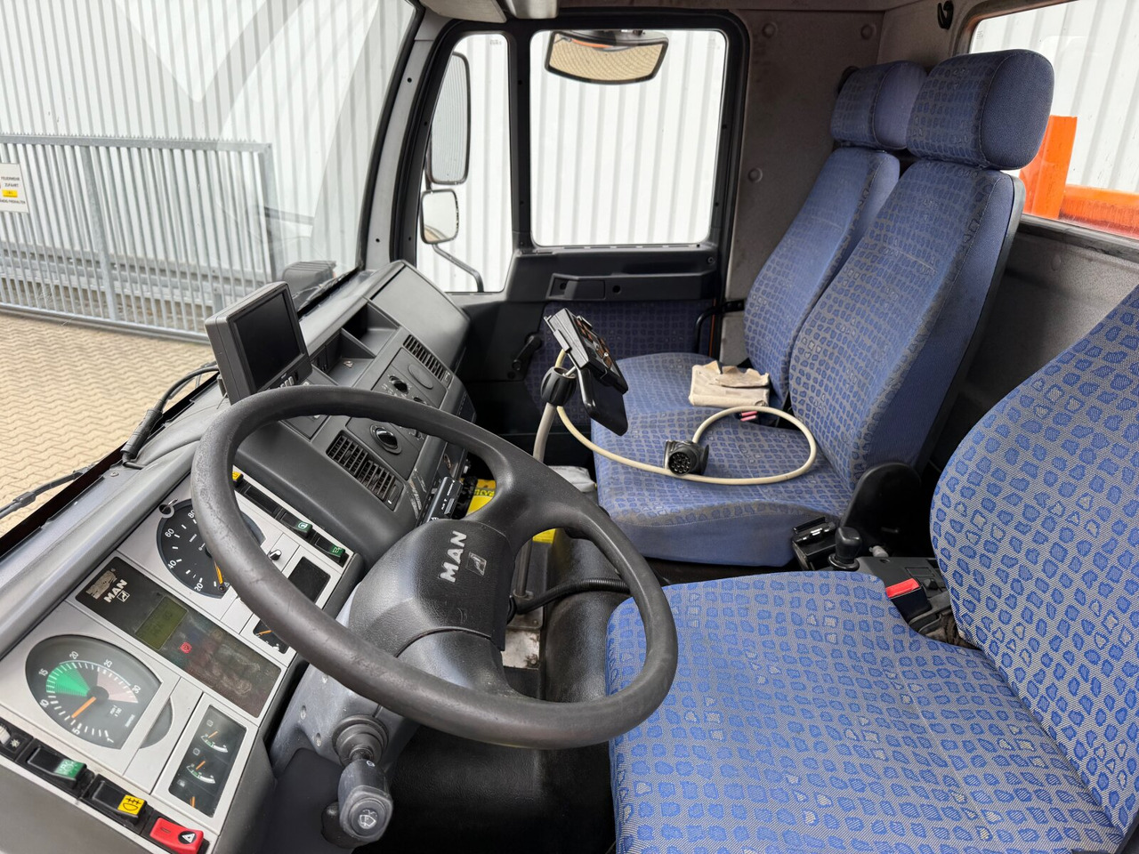 MAN 14.225 LAK 4x4 BB 14.225 LAK 4x4 BB, Winterdienstausstattung - Sklápěč: obrázek 3 MAN 14.225 LAK 4x4 BB 14.225 LAK 4x4 BB, Winterdienstausstattung - Sklápěč: obrázek 3