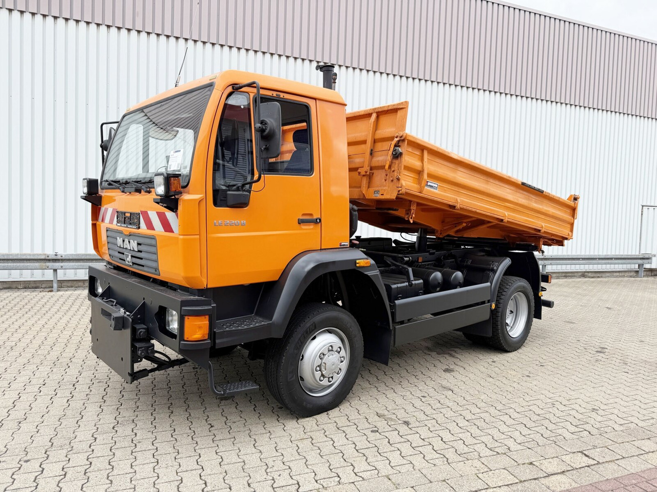 MAN 14.225 LAK 4x4 BB 14.225 LAK 4x4 BB, Winterdienstausstattung - Sklápěč: obrázek 1 MAN 14.225 LAK 4x4 BB 14.225 LAK 4x4 BB, Winterdienstausstattung - Sklápěč: obrázek 1
