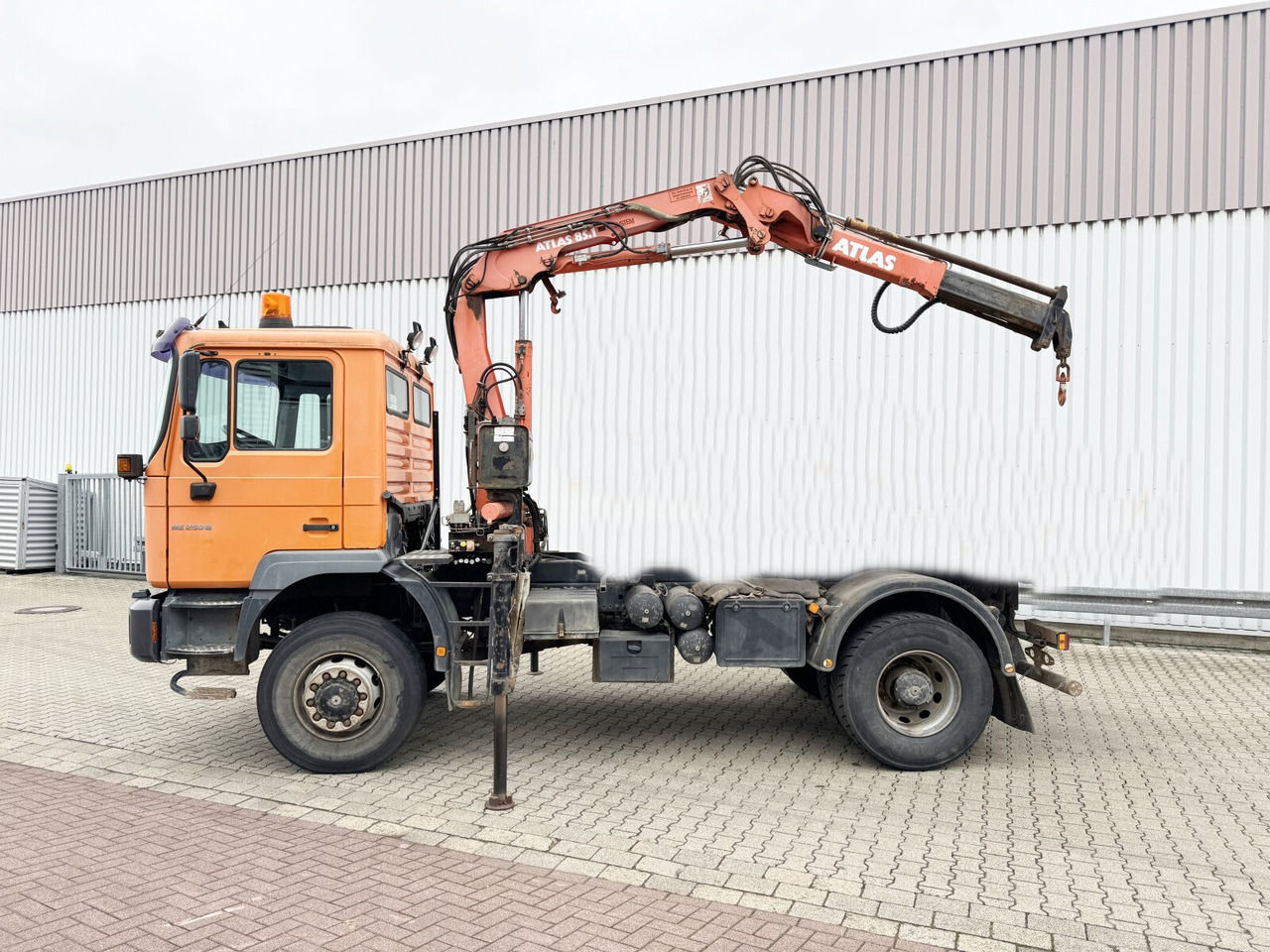 MAN 18.255 MAK 4x4 BB 18.255 MAK 4x4 BB, Kran Atlas AK 85.1 A1 - Podvozek s kabinou, Auto s hydraulickou rukou: obrázek 1 MAN 18.255 MAK 4x4 BB 18.255 MAK 4x4 BB, Kran Atlas AK 85.1 A1 - Podvozek s kabinou, Auto s hydraulickou rukou: obrázek 1