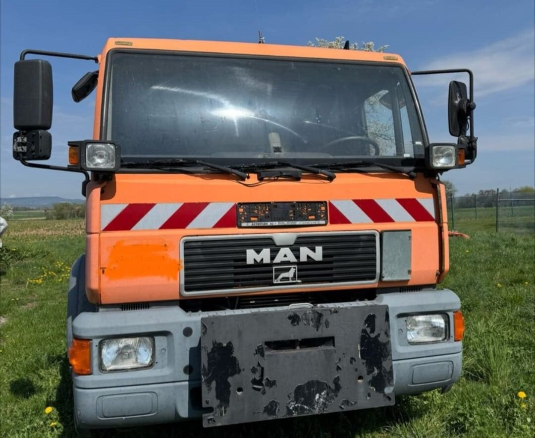 MAN LE 18.280 4x2 LL LE 18.280 4x2 LL, 6-Zylinder, Winterdienstausstattung - Hákový nosič kontejnerů: obrázek 2 MAN LE 18.280 4x2 LL LE 18.280 4x2 LL, 6-Zylinder, Winterdienstausstattung - Hákový nosič kontejnerů: obrázek 2