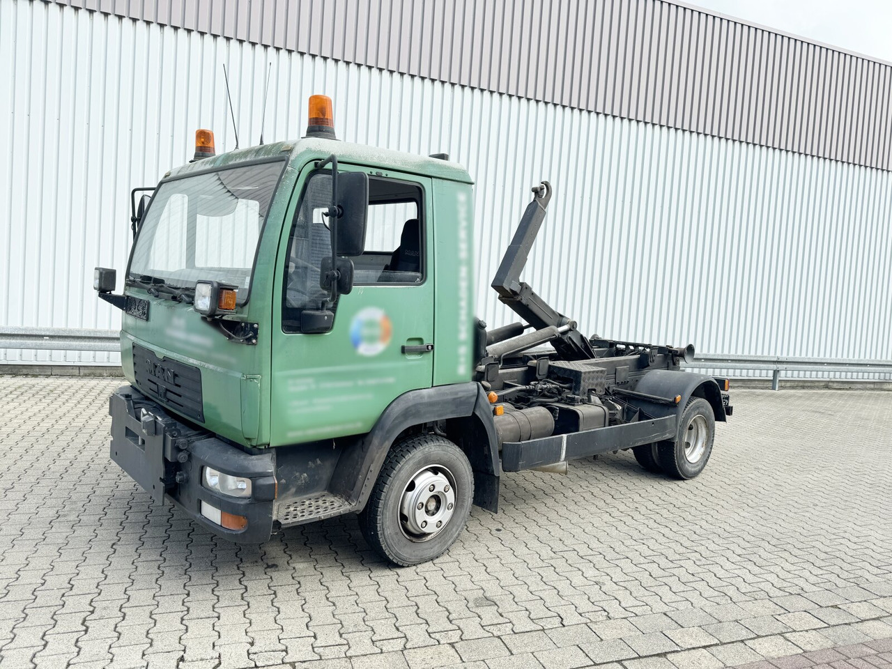 MAN LE 8.150 4x2 BB LE 8.150 4x2 BB, City-Abroller, Winterdienstausstattung - Hákový nosič kontejnerů: obrázek 1 MAN LE 8.150 4x2 BB LE 8.150 4x2 BB, City-Abroller, Winterdienstausstattung - Hákový nosič kontejnerů: obrázek 1