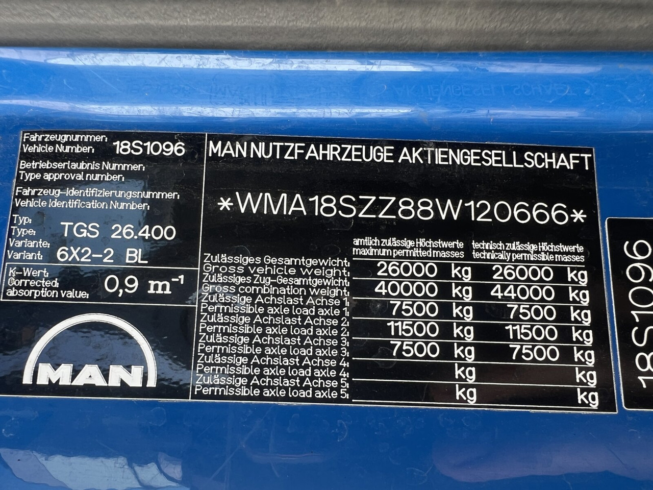 MAN TGA 26.400 6x2-4 BL TGA 26.400 6x2-4 BL, A1, Lenk-/Liftachse, ADR, Kässbohrer Tank ca. 20.820l, 3 Kammern - Cisternové vozidlo: obrázek 4 MAN TGA 26.400 6x2-4 BL TGA 26.400 6x2-4 BL, A1, Lenk-/Liftachse, ADR, Kässbohrer Tank ca. 20.820l, 3 Kammern - Cisternové vozidlo: obrázek 4