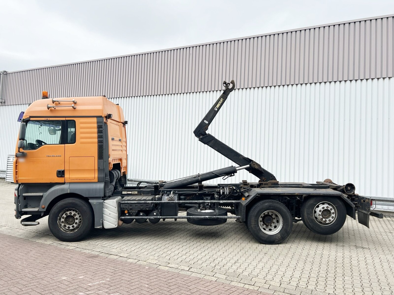 Interior photo 2: MAN TGA 26.440 6X2-2 BL TGA 26.440 6X2-2 BL, Liftachse leasing MAN TGA 26.440 6X2-2 BL TGA 26.440 6X2-2 BL, Liftachse