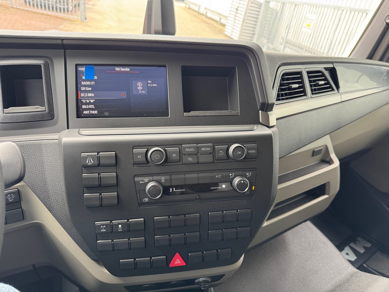 MAN TGL 8.160 4x2 BL CH TGL 8.160 4x2 BL CH, 3x VORHANDEN! - Podvozek s kabinou: obrázek 5 MAN TGL 8.160 4x2 BL CH TGL 8.160 4x2 BL CH, 3x VORHANDEN! - Podvozek s kabinou: obrázek 5