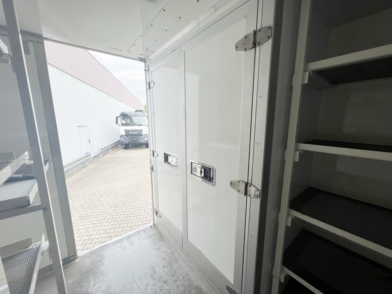 MAN TGL 8.180 4x2 BL TGL 8.180 4x2 BL, Kühlkoffer, Carrier Supra 850Mi - Chladírenský nákladní automobil: obrázek 4 MAN TGL 8.180 4x2 BL TGL 8.180 4x2 BL, Kühlkoffer, Carrier Supra 850Mi - Chladírenský nákladní automobil: obrázek 4