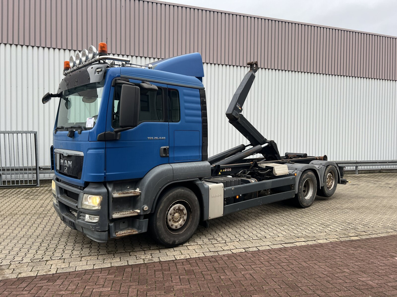 MAN TGS 26.440 6x2-2 BL TGS 26.440 6x2-2 BL, Intarder, Liftachse - Hákový nosič kontejnerů: obrázek 1 MAN TGS 26.440 6x2-2 BL TGS 26.440 6x2-2 BL, Intarder, Liftachse - Hákový nosič kontejnerů: obrázek 1