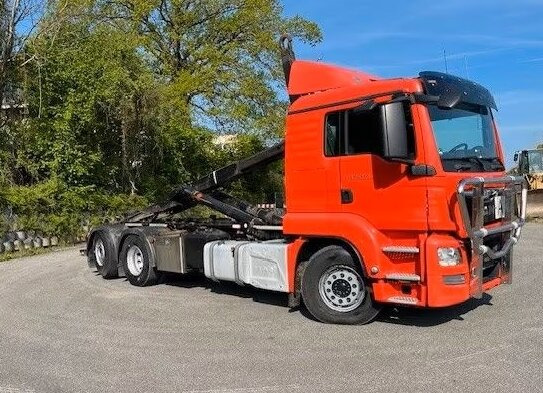 MAN TGS 26.480 6x2-4 BL TGS 26.480 6x2-4 BL, Intarder, Lenk-/Liftachse, Motorabtrieb - Hákový nosič kontejnerů: obrázek 2 MAN TGS 26.480 6x2-4 BL TGS 26.480 6x2-4 BL, Intarder, Lenk-/Liftachse, Motorabtrieb - Hákový nosič kontejnerů: obrázek 2