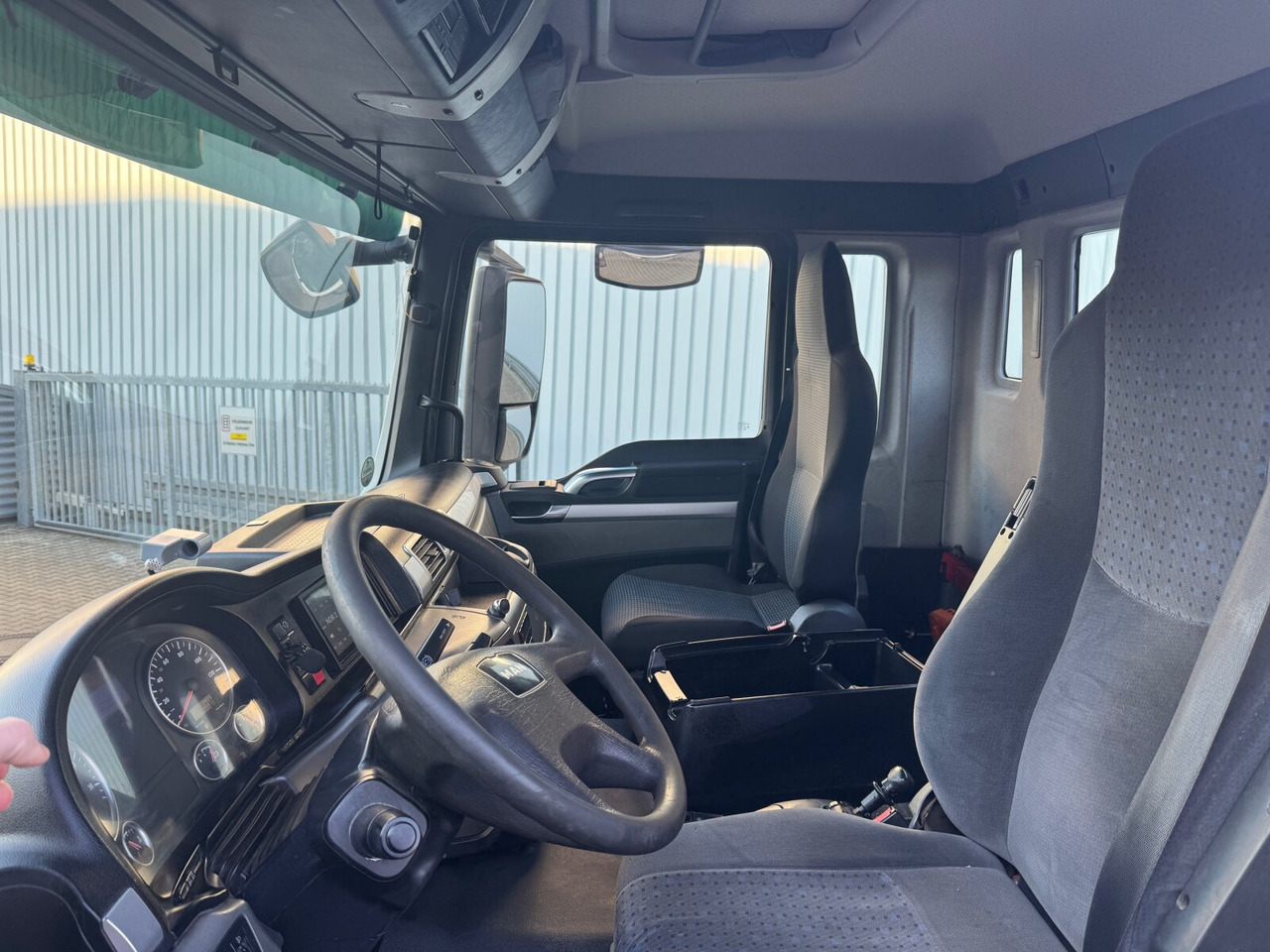 MAN TGS 26.480 6x2-4 BL TGS 26.480 6x2-4 BL, Lenk-Liftachse, VDL Abrollkipper bis 7m Container - Hákový nosič kontejnerů: obrázek 2 MAN TGS 26.480 6x2-4 BL TGS 26.480 6x2-4 BL, Lenk-Liftachse, VDL Abrollkipper bis 7m Container - Hákový nosič kontejnerů: obrázek 2