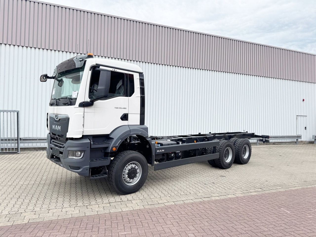 MAN TGS 33.480 6x6 BB CH TGS 33.480 6x6 BB CH, Hohe Bauart, Nebenantrieb - Podvozek s kabinou: obrázek 1 MAN TGS 33.480 6x6 BB CH TGS 33.480 6x6 BB CH, Hohe Bauart, Nebenantrieb - Podvozek s kabinou: obrázek 1