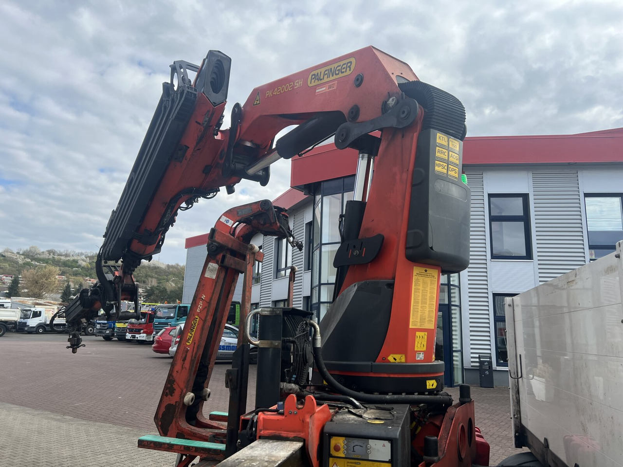 MAN TGS 35.440 8x4 BL TGS 35.440 8x4 BL, Navi, Heckkran Palfinger PK42002 SH-F + Jip PJ 060 B, 24,9m-730kg, Funk - Auto s hydraulickou rukou, Nákladní automobil valníkový/ Plošinový: obrázek 2 MAN TGS 35.440 8x4 BL TGS 35.440 8x4 BL, Navi, Heckkran Palfinger PK42002 SH-F + Jip PJ 060 B, 24,9m-730kg, Funk - Auto s hydraulickou rukou, Nákladní automobil valníkový/ Plošinový: obrázek 2