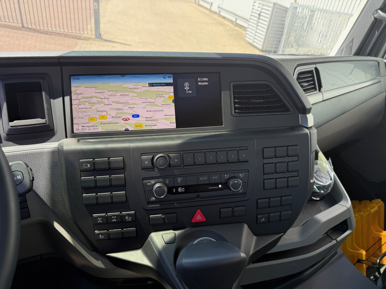 MAN TGS 35.470 8x4-4 BL TGS 35.470 8x4-4 BL, Lenk-/Liftachse, Navi, Motorabtrieb - Hákový nosič kontejnerů: obrázek 4 MAN TGS 35.470 8x4-4 BL TGS 35.470 8x4-4 BL, Lenk-/Liftachse, Navi, Motorabtrieb - Hákový nosič kontejnerů: obrázek 4