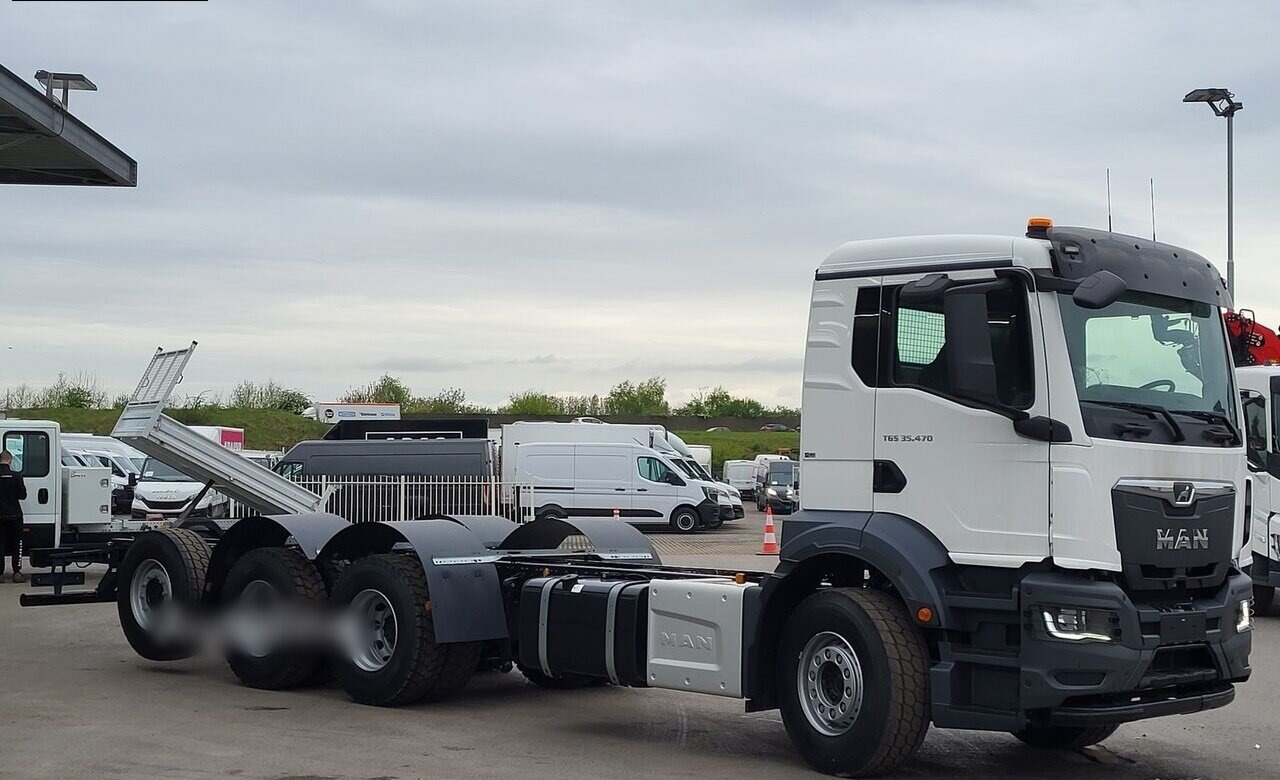 MAN TGS 35.470 8x4-4 BL TGS 35.470 8x4-4 BL, Lenk-/Liftachse, Navi, Nebenantrieb - Podvozek s kabinou: obrázek 2 MAN TGS 35.470 8x4-4 BL TGS 35.470 8x4-4 BL, Lenk-/Liftachse, Navi, Nebenantrieb - Podvozek s kabinou: obrázek 2
