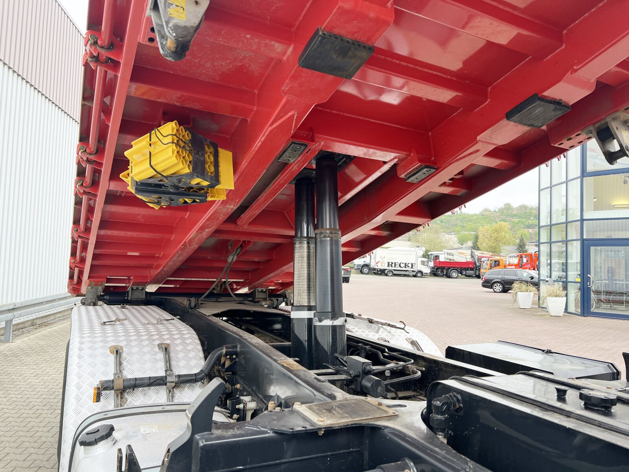 MAN TGS 35.480 8X4 BB TGS 35.480 8X4 BB, Intarder, Navi - Sklápěč: obrázek 2 MAN TGS 35.480 8X4 BB TGS 35.480 8X4 BB, Intarder, Navi - Sklápěč: obrázek 2