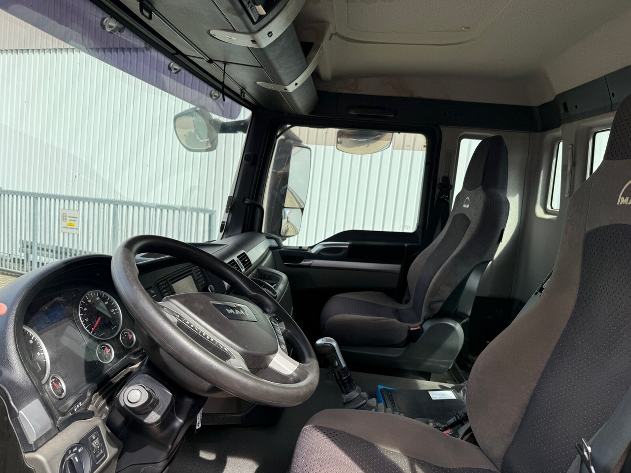 MAN TGS 35.480 8x4 BL TGS 35.480 8x4 BL, PriTarder, Navi - Hákový nosič kontejnerů: obrázek 3 MAN TGS 35.480 8x4 BL TGS 35.480 8x4 BL, PriTarder, Navi - Hákový nosič kontejnerů: obrázek 3