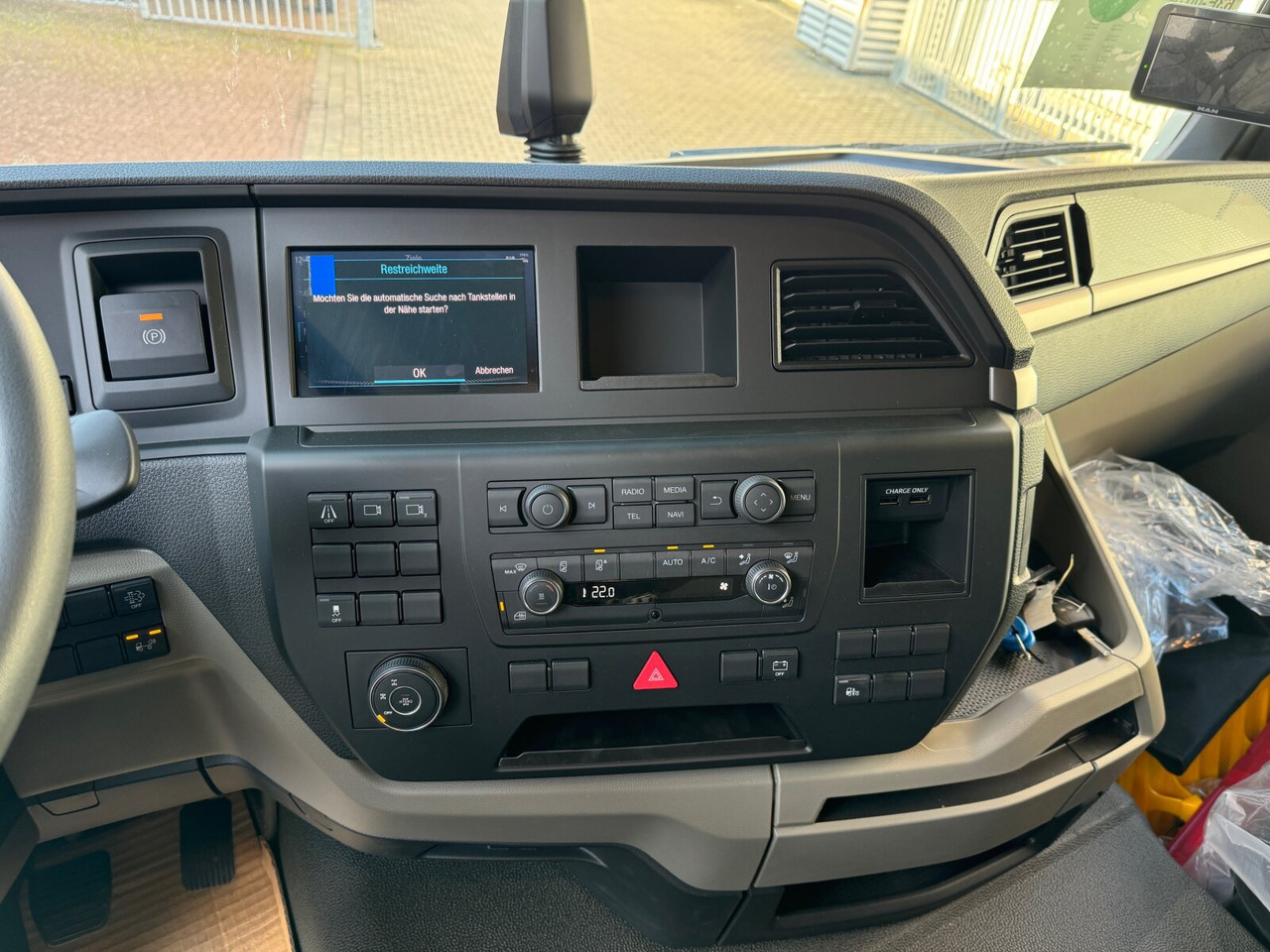 MAN TGS 35.480 8x6H BL CH TGS 35.480 8x6H BL CH, HydroDrive, Navi, Nebenantrieb - Podvozek s kabinou: obrázek 5 MAN TGS 35.480 8x6H BL CH TGS 35.480 8x6H BL CH, HydroDrive, Navi, Nebenantrieb - Podvozek s kabinou: obrázek 5