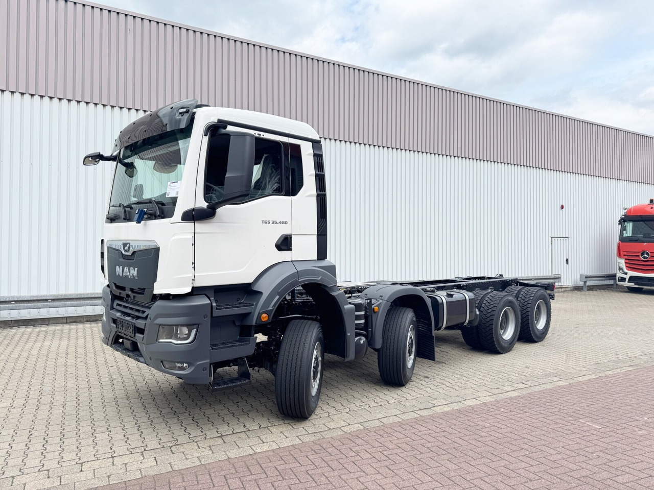 MAN TGS 35.480 8x8 BB CH TGS 35.480 8x8 BB CH, Hohe Bauart, Nebenantrieb - Podvozek s kabinou: obrázek 1 MAN TGS 35.480 8x8 BB CH TGS 35.480 8x8 BB CH, Hohe Bauart, Nebenantrieb - Podvozek s kabinou: obrázek 1